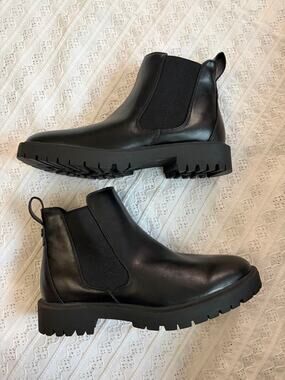 Dream Pairs Black Chelsea Ankle Boots Lug Sole Slip On Women's Size 9.5